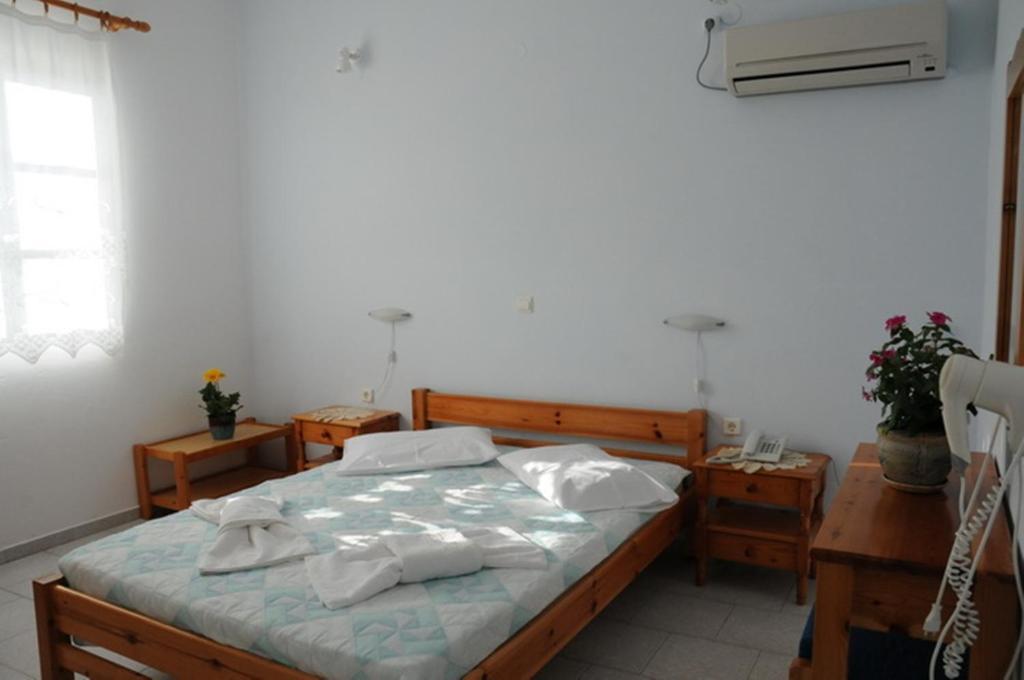 Agnadi Syros Beachfront Studios & Rooms Megas Gialos - Nites Room photo