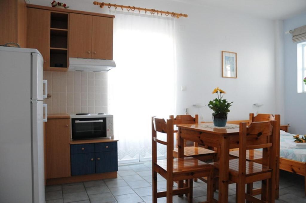 Agnadi Syros Beachfront Studios & Rooms Megas Gialos - Nites Room photo